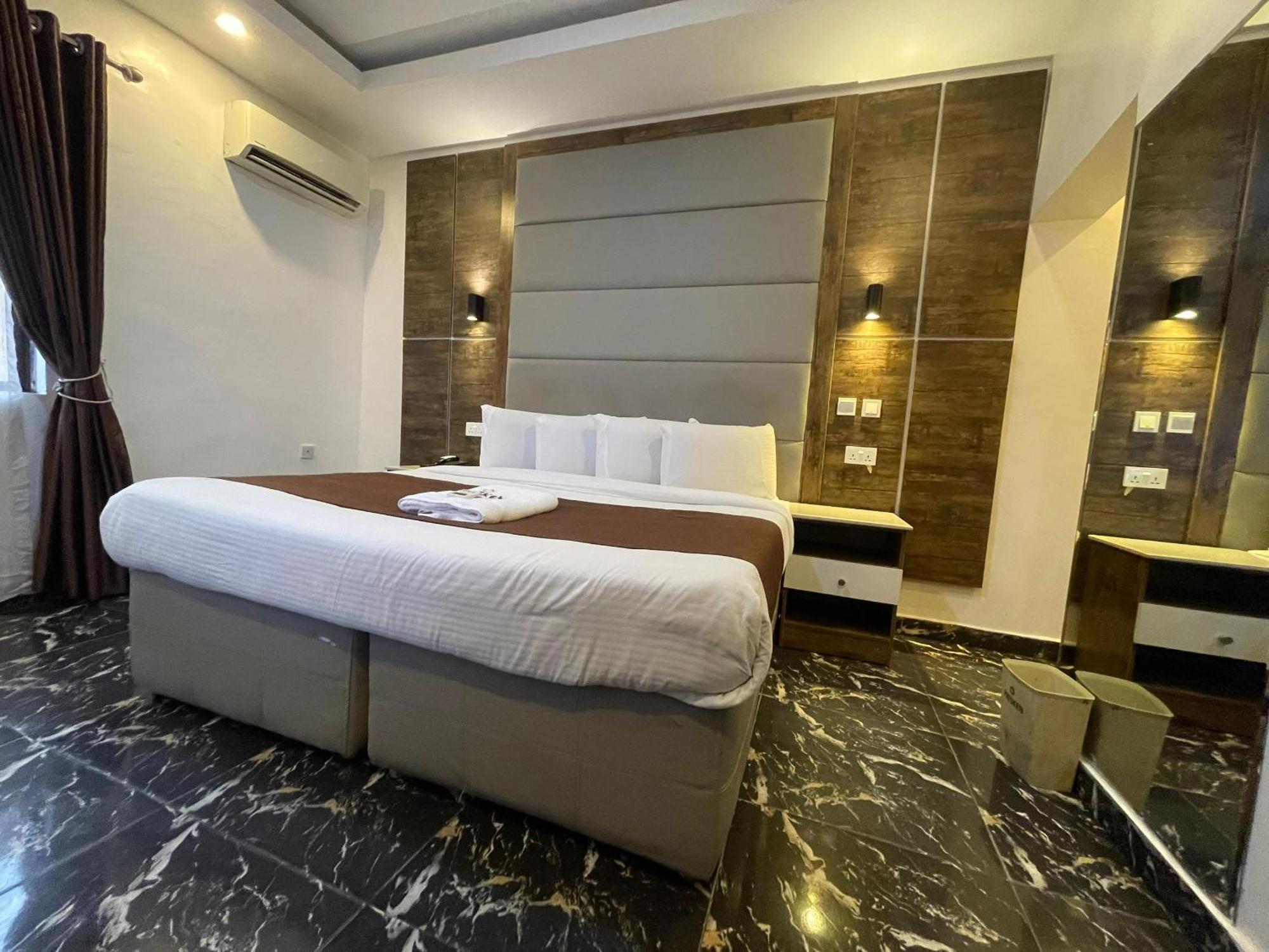 Presken Hotels @Fajodd-4 Ikeja Exterior photo